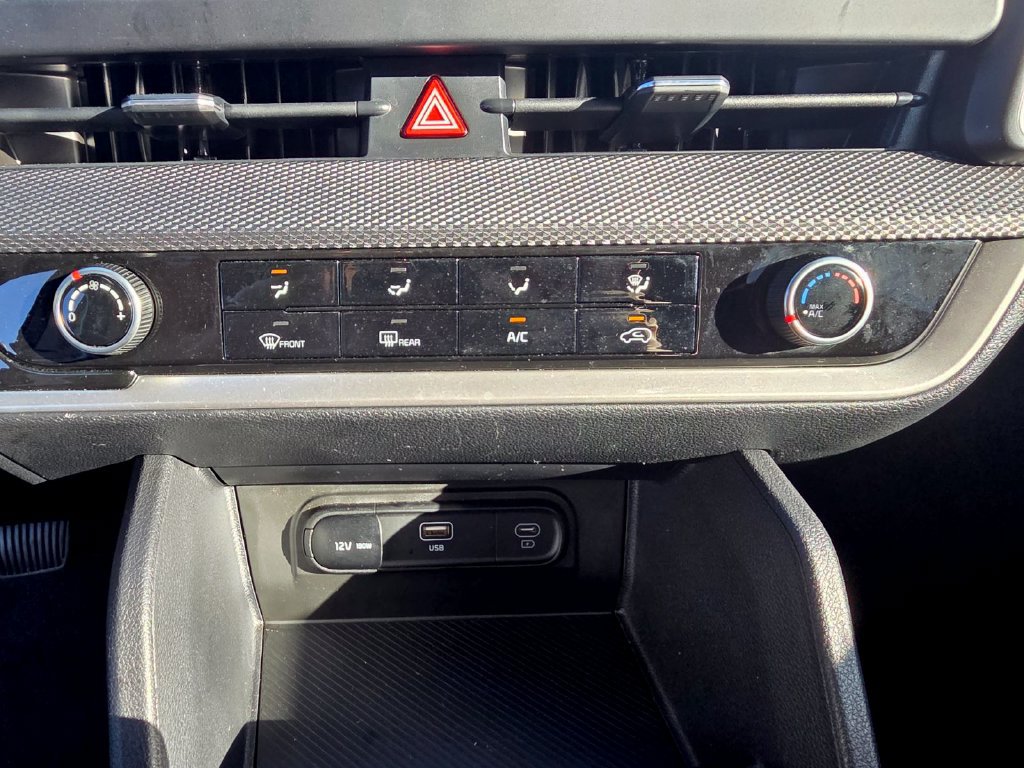 Used 2025 Kia Sportage LX FWD image 22