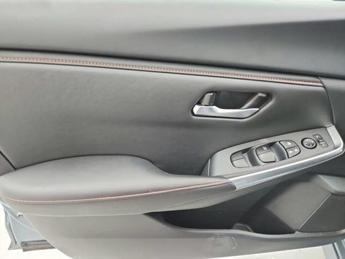 Used 2025 Nissan Sentra SR FWD image 34