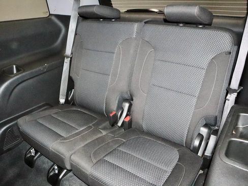 Used 2023 GMC Acadia SLE image 22