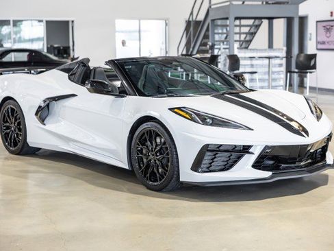 Used 2025 Chevrolet Corvette Stingray Preferred Conv w/ Z51 Performance Package RWD image 8