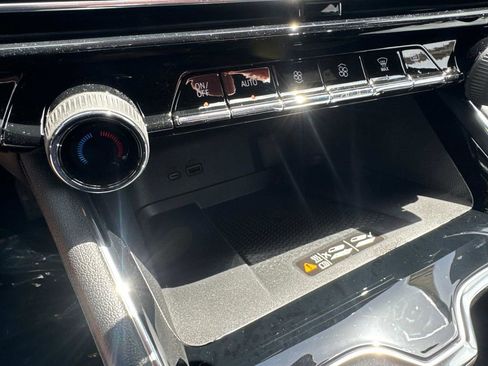 New 2025 Chevrolet Traverse LT w/ Enhanced Driving Package image 26