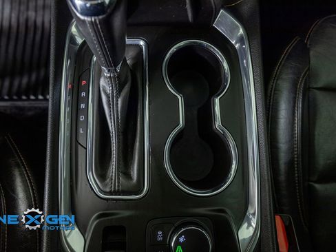 Used 2020 Chevrolet Traverse Premier FWD image 24
