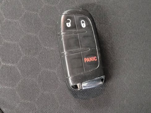 Used 2018 Jeep Compass Latitude FWD image 32