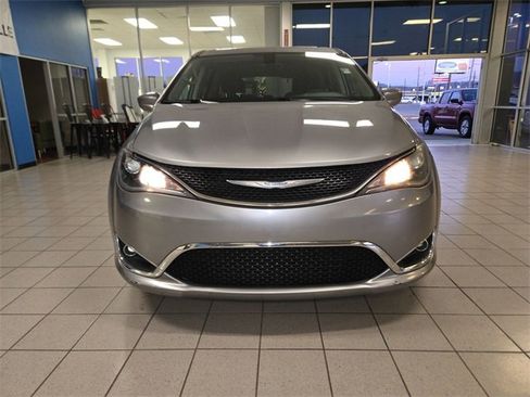 Used 2018 Chrysler Pacifica Touring Plus w/ Tire & Wheel Group image 3