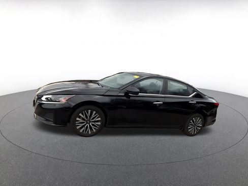 Used 2025 Nissan Altima 2.5 SV image 8