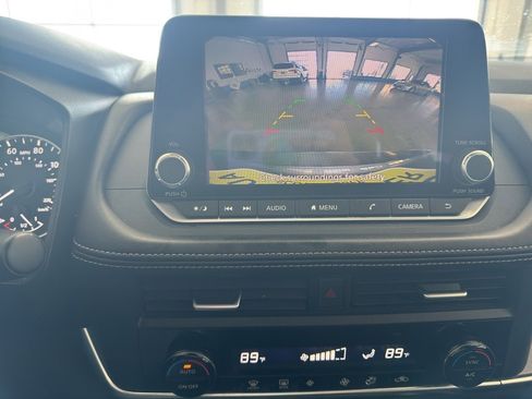 Used 2024 Nissan Rogue SV image 19