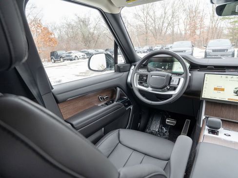 New 2026 Land Rover Range Rover SE image 17