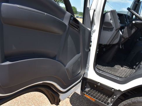 New 2025 Chevrolet Low Cab Forward image 19