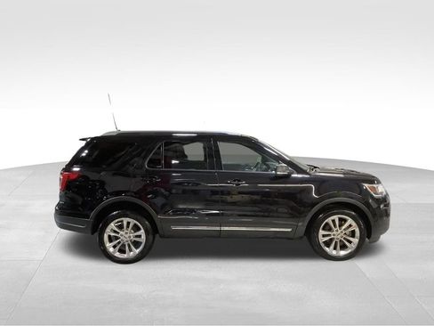 Used 2019 Ford Explorer XLT w/ Equipment Group 202A AWD/4WD image 3