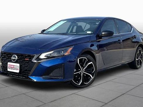 Certified 2023 Nissan Altima 2.5 SR image 1