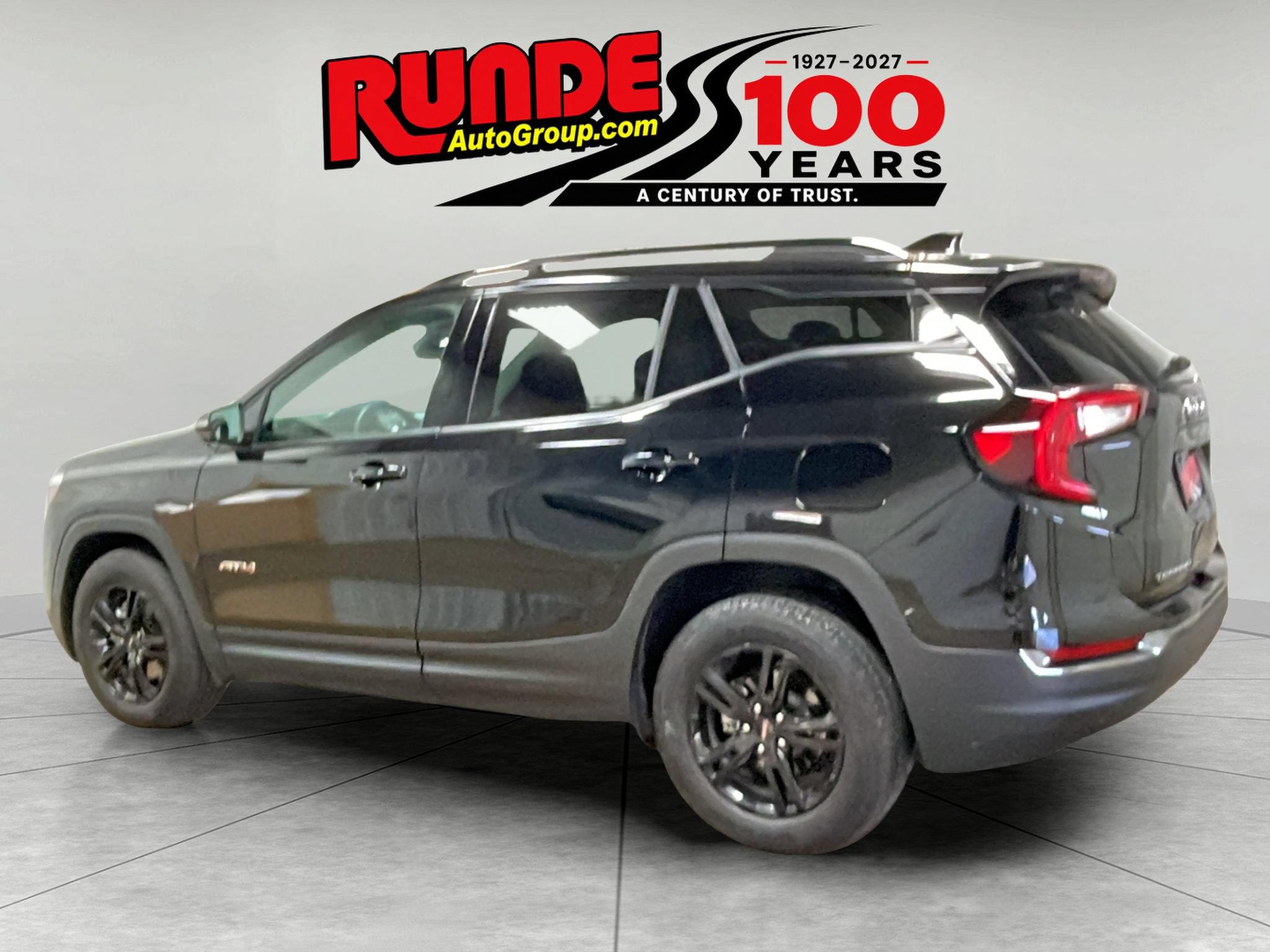 Used 2024 GMC Terrain AT4 w/ Tech Package AWD/4WD image 3