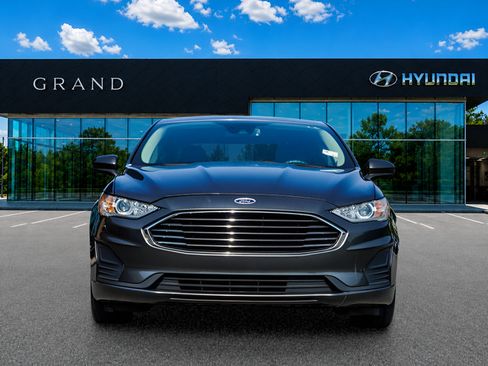 Used 2020 Ford Fusion SE FWD image 9