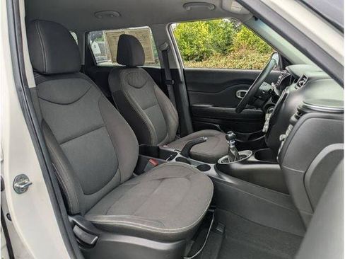 Used 2018 Kia Soul FWD image 59