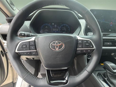 Used 2024 Toyota Grand Highlander AWD image 14