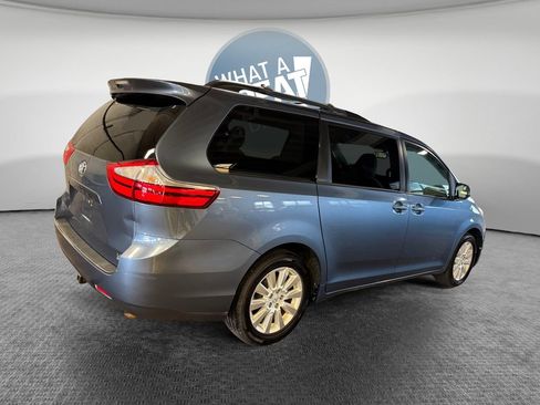 Used 2015 Toyota Sienna LE AWD/4WD image 3