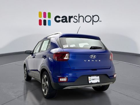 Used 2024 Hyundai Venue Limited FWD image 3