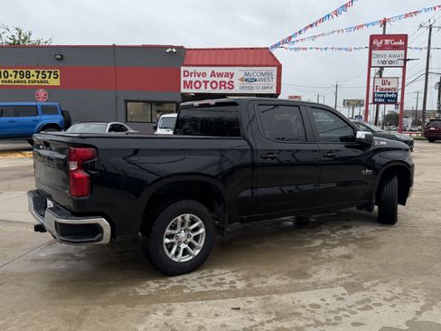 Used 2024 Chevrolet Silverado 1500 LT w/ Z71 Off-Road Package AWD/4WD image 7
