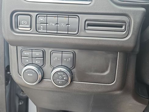 Certified 2023 GMC Yukon XL SLT AWD/4WD image 33