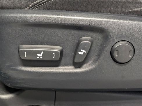 Used 2018 Toyota 4Runner SR5 Premium image 11