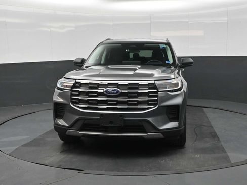 Used 2025 Ford Explorer Active AWD/4WD image 5