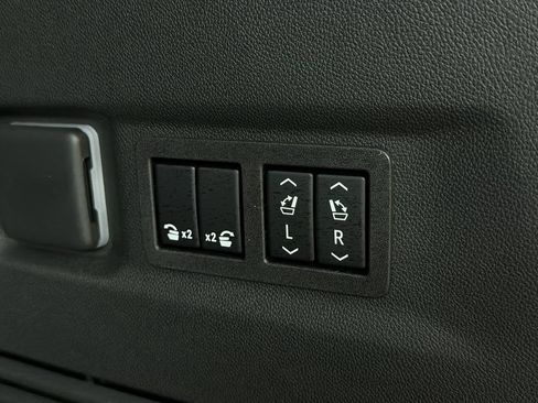 Used 2026 GMC Yukon XL Denali w/ Sun & Power Step Package AWD/4WD image 15