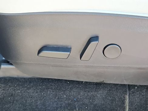 Used 2020 Tesla Model Y Long Range image 16