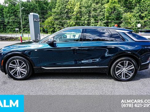 Used 2024 Cadillac Lyriq Luxury AWD/4WD image 6