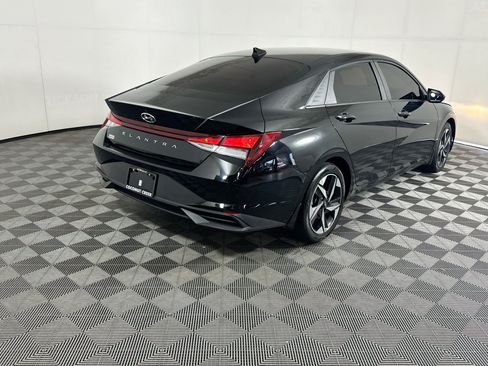 Used 2023 Hyundai Elantra SEL w/ Convenience Package FWD image 3