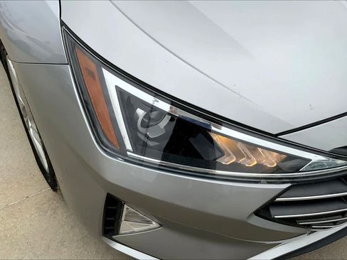 Used 2020 Hyundai Elantra SEL image 25