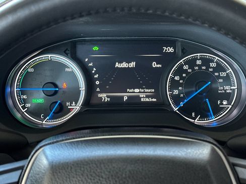 Used 2024 Toyota Venza LE AWD/4WD image 22
