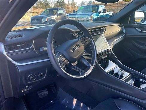 Used 2024 Jeep Grand Cherokee L Altitude image 13