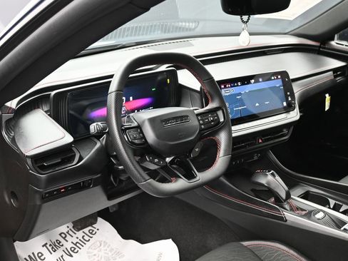 Used 2025 Dodge Charger R/T w/ Sun & Sound Package image 17