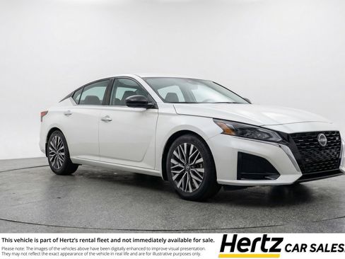 Used 2025 Nissan Altima 2.5 SV image 1