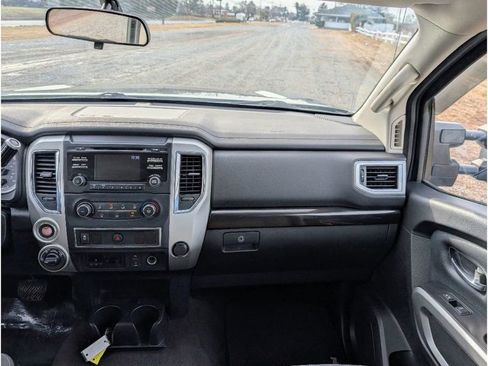 Used 2017 Nissan Titan SV image 22