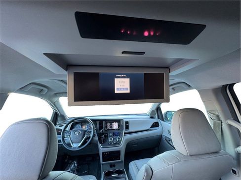 Used 2019 Toyota Sienna XLE Premium w/ Carpet Mat Package image 16