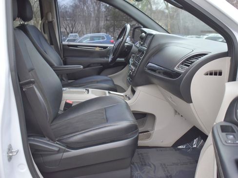 Used 2019 Dodge Grand Caravan SXT image 44