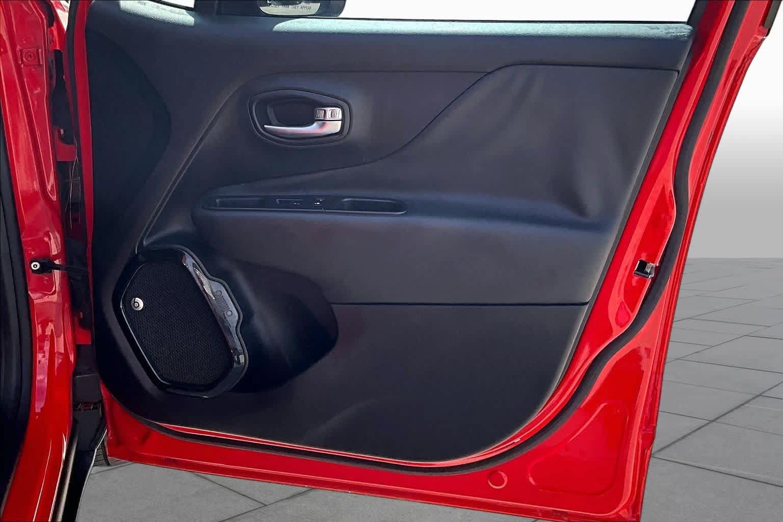 Used 2018 Jeep Renegade Altitude FWD image 21