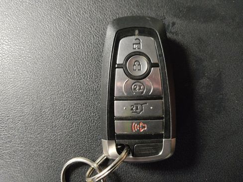 Used 2020 Ford Edge Titanium w/ Equipment Group 301A FWD image 32