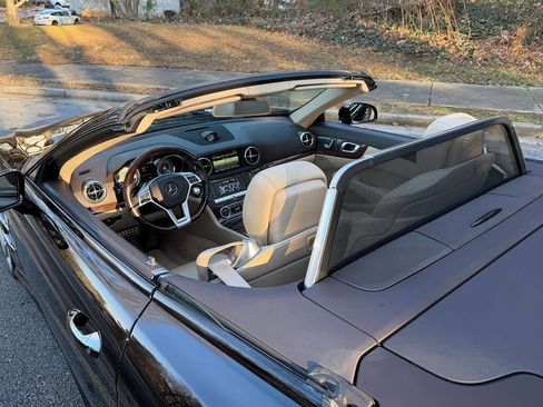 Used 2014 Mercedes-Benz SL 550 w/ Driver Assistance Package image 4