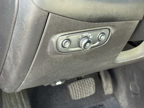 Used 2020 Chevrolet Equinox LT image 11