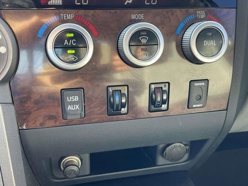 Used 2010 Toyota Tundra Limited image 23