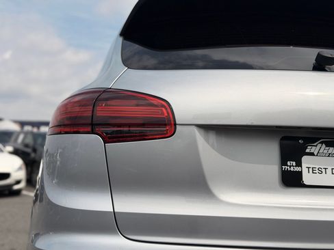 Used 2018 Porsche Cayenne AWD/4WD image 9