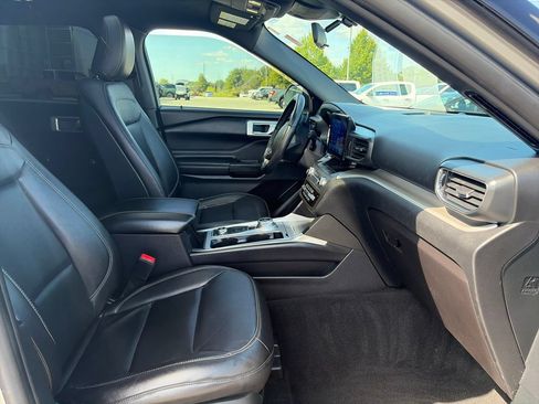 Used 2020 Ford Explorer XLT w/ Equipment Group 202A AWD/4WD image 11