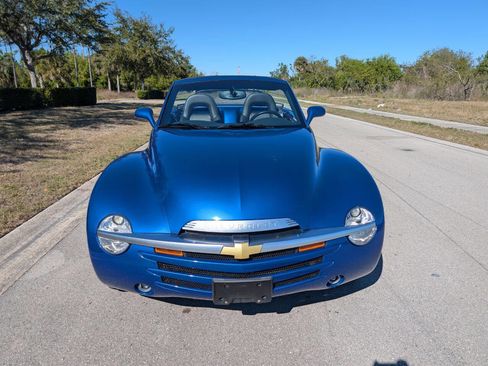 Used 2006 Chevrolet SSR w/ Preferred Equipment Group image 3