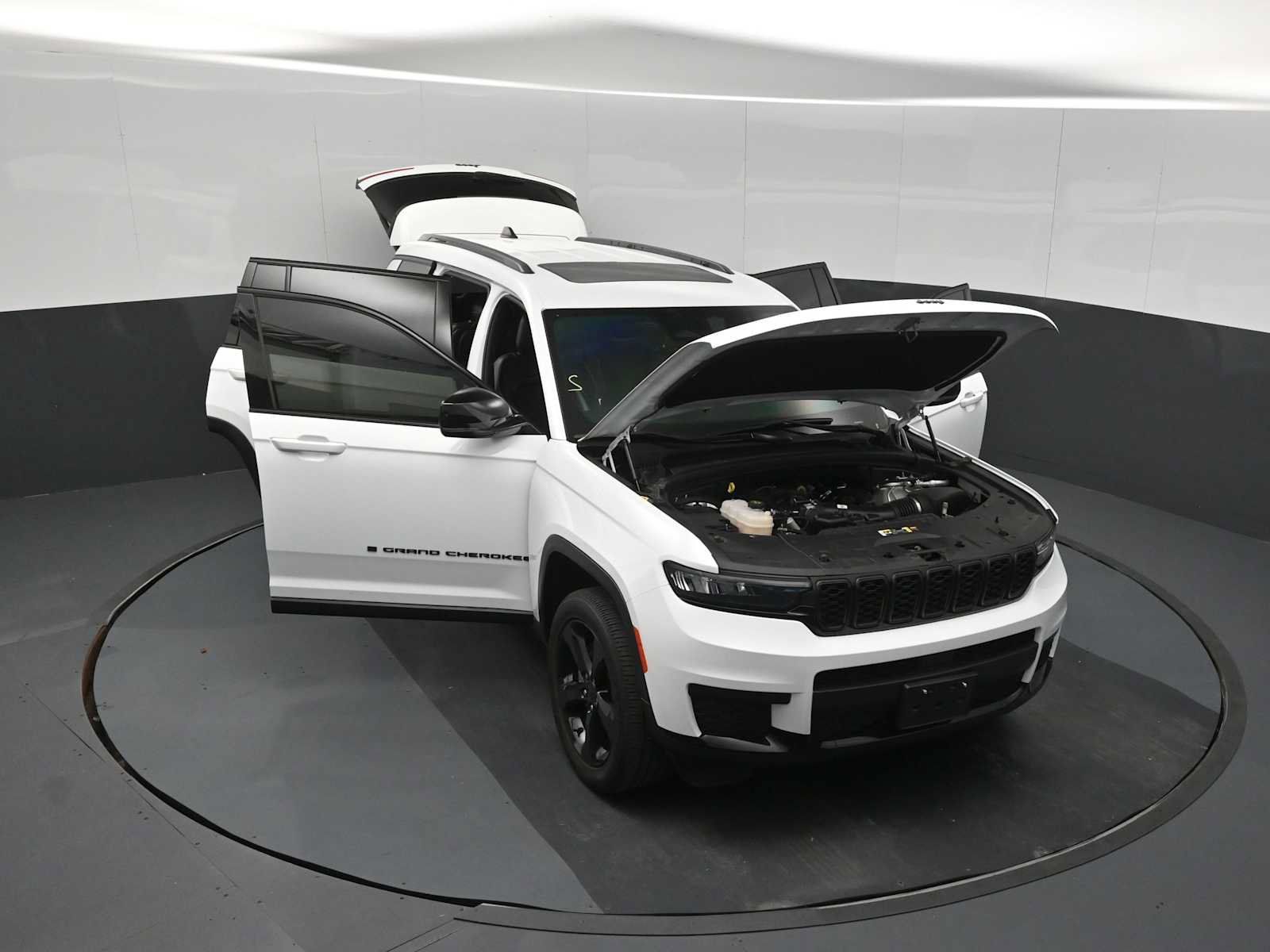 Used 2023 Jeep Grand Cherokee L Laredo AWD/4WD image 37