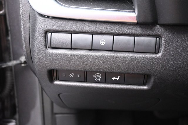 Used 2025 Nissan Rogue SV AWD/4WD image 16