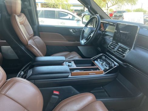 Used 2019 Lincoln Navigator Reserve w/ Cargo Package AWD/4WD image 8