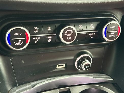 Used 2023 Alfa Romeo Stelvio Veloce AWD/4WD image 25