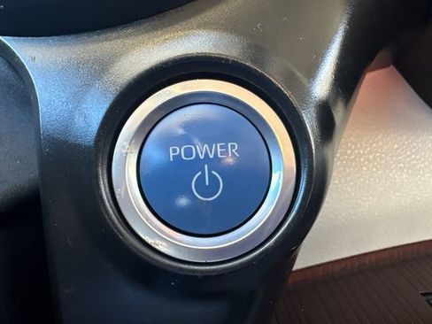 Used 2024 Toyota Sienna XLE image 30