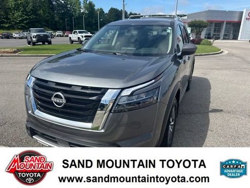 Used 2025 Nissan Pathfinder SL AWD/4WD image 7